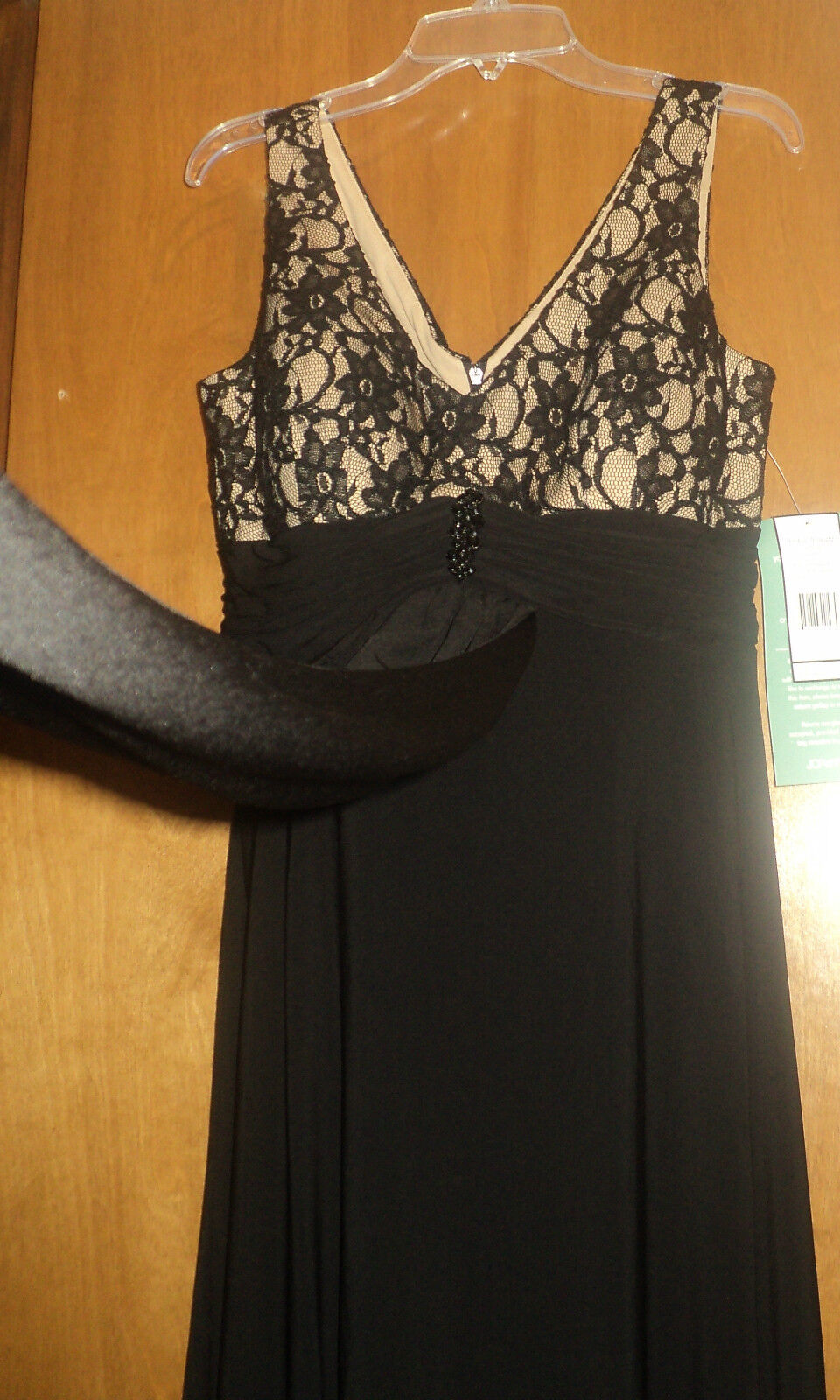 Jessica Howard Black/Champagne V-Neck Lace Top Dress W/Broach Size 6