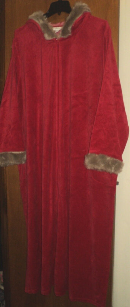 Dreams & Co. Plus Size Classic Red Fur-Trimmed Hooded Robe Size 4X(34/36)