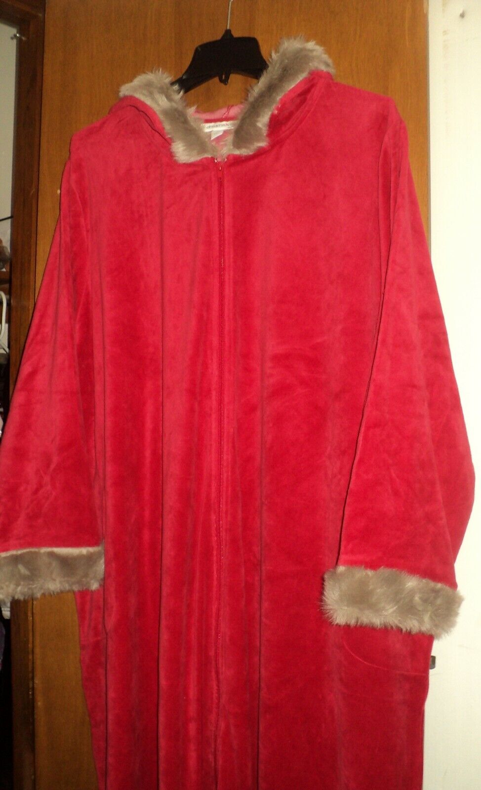 Dreams & Co. Plus Size Classic Red Fur-Trimmed Hooded Robe Size 4X(34/36)