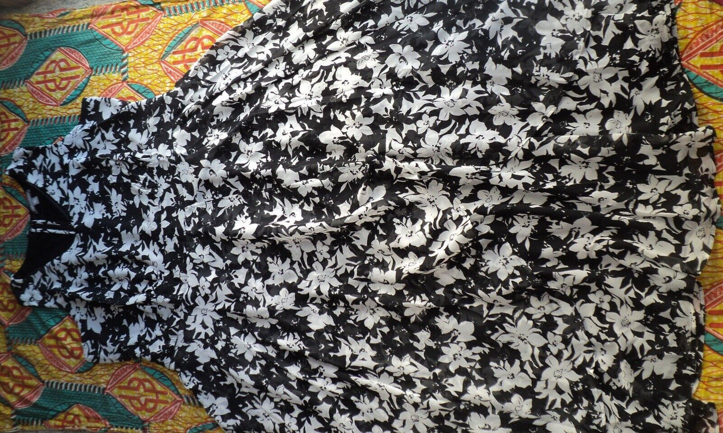 Jessica London Plus Size Black Brushed Floral Flyaway Maxi Dress Size 30W